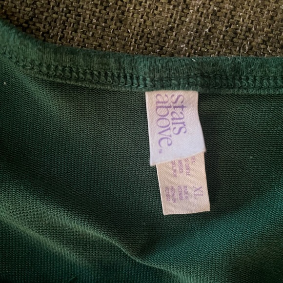 Green Long Sleeve Top and Shorts Set - Picture 2 of 2